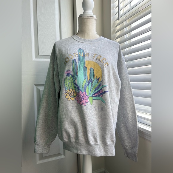 Gildan Tops - Gildan Joshua Tree California Graphic Heather Gray Sweatshirt